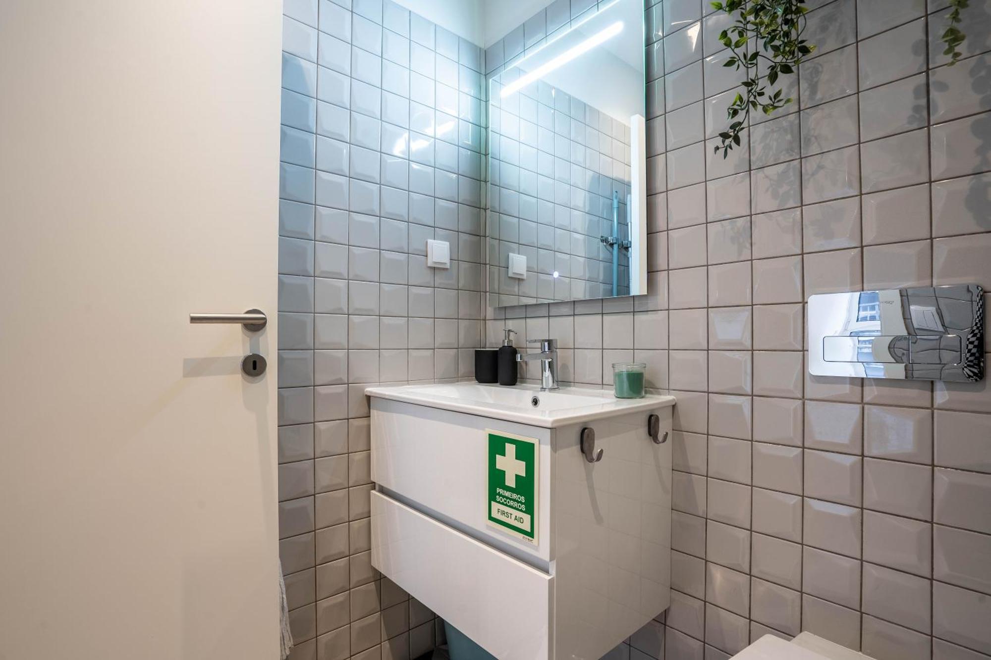 Apartament Trindade Bliss: 1br W/ Free Parking By Lovelystay Porto